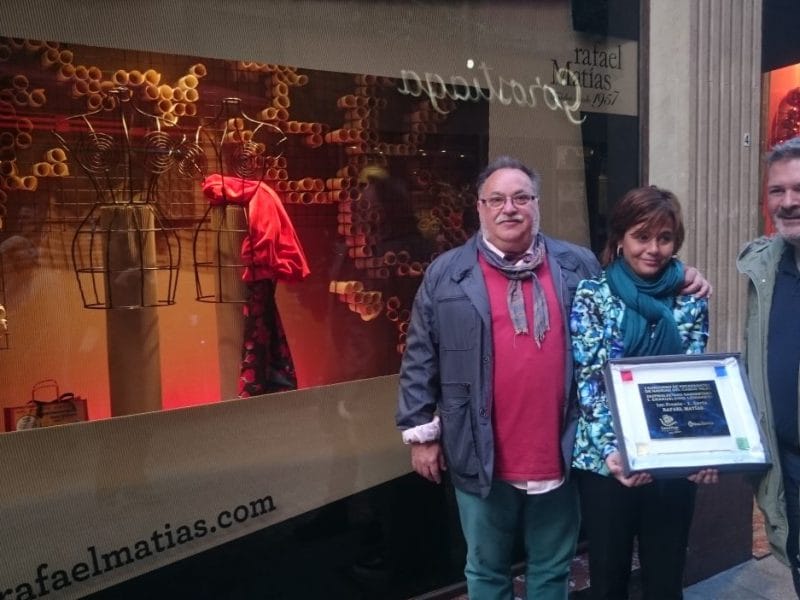 Rafael Matías, de la calle Correo, logra el primer premio en el I Concurso Navideño de Escaparates del Casco Viejo