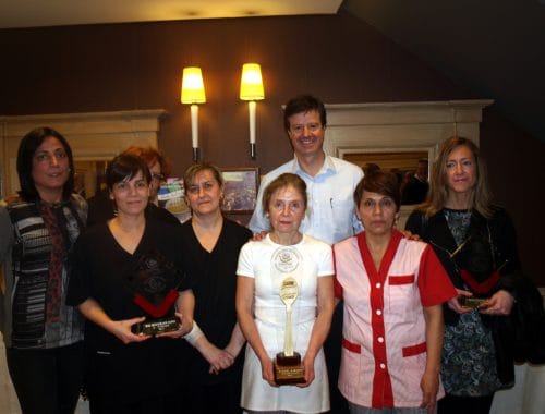 Foto de la familia de los ganadores del VII Concurso de Caldos del Casco Viejo de Bilbao